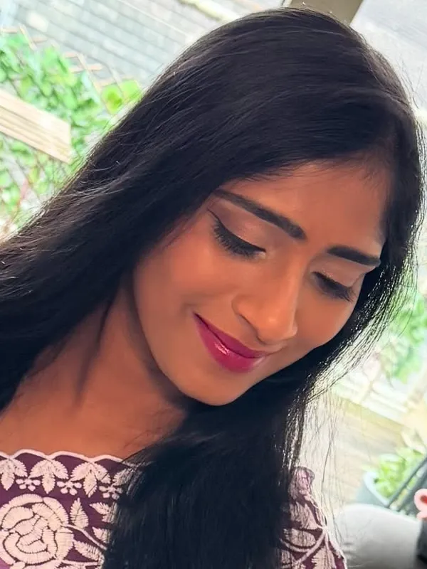 Natural glam with flawless skin, defined lashes and soft berry pink lip