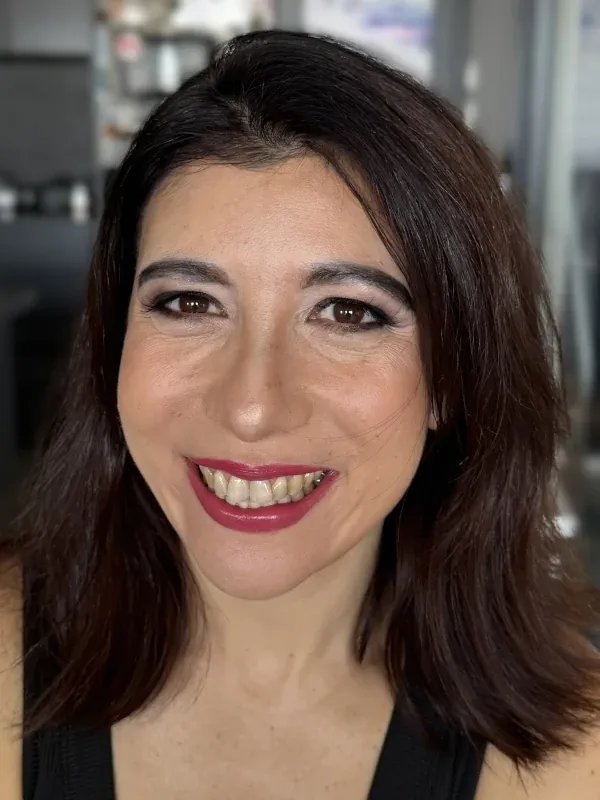 Natural event glam with warm brown liner, berry satin lip and glowing skin